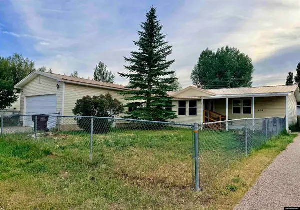 654 Oak Dr, Mountain View, WY 82939