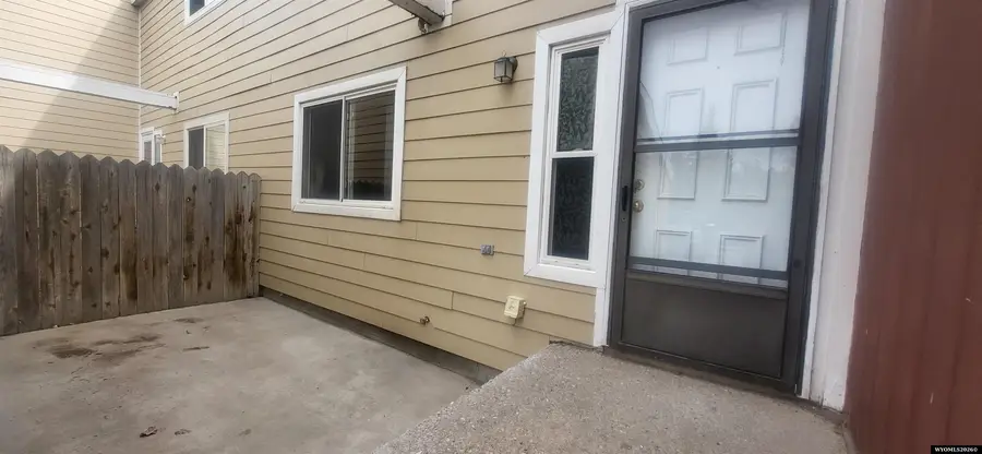 120 E Davis St, Rawlins, WY 82301 - #2