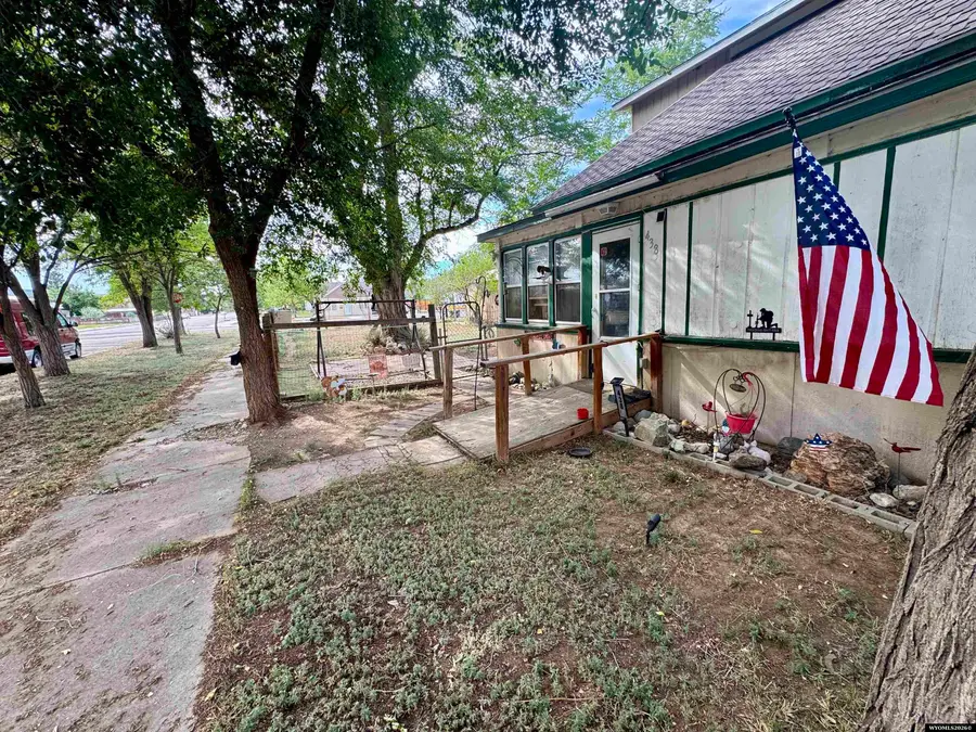 438 BIG HORN ST, Thermopolis, WY 82443 - #2