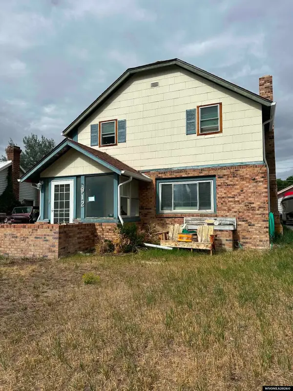 912 9th, Rawlins, WY 82301