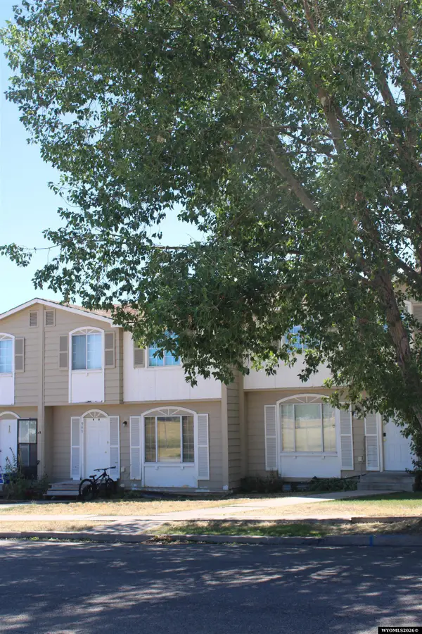 943 8th St, Evanston, WY 82930