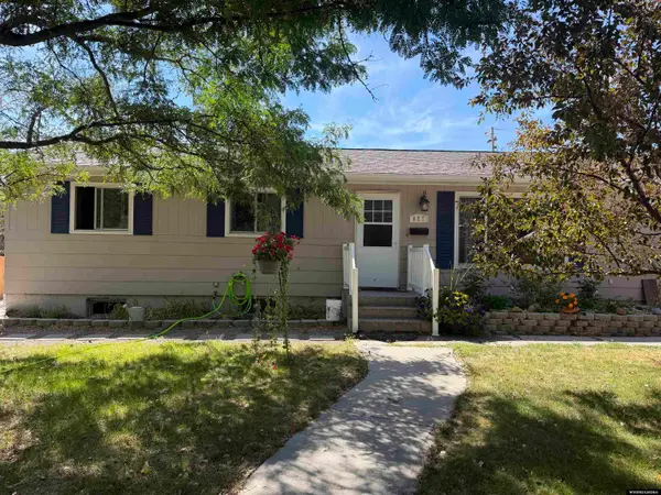 827 North Pointe Drive, Riverton, WY 82501