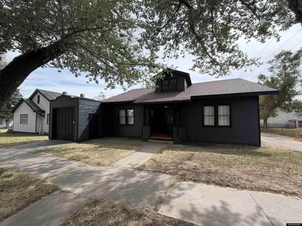 1110 W Maple Street, Rawlins, WY 82301