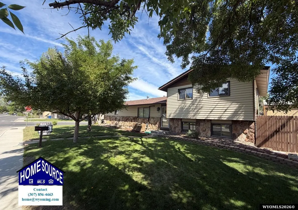 847 N Forest Dr, Riverton, WY 82501 - #1