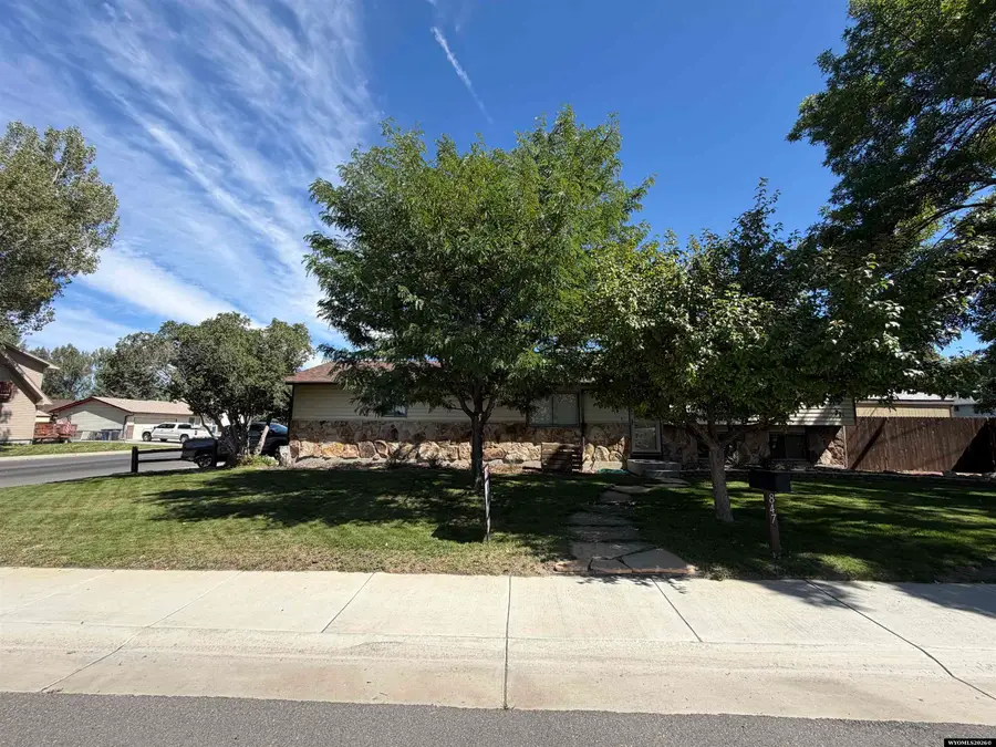 847 N Forest Dr, Riverton, WY 82501 - #2