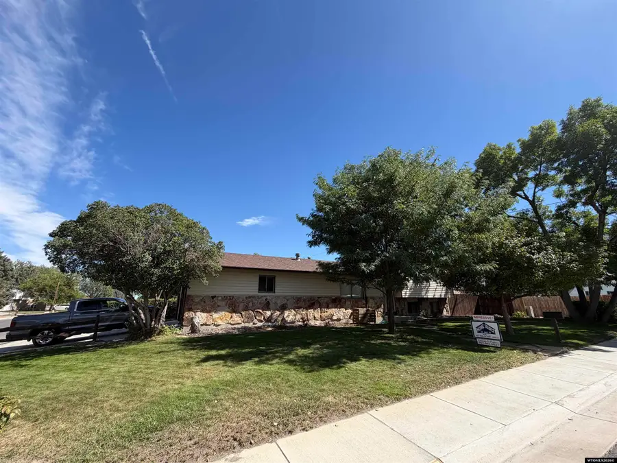 847 N Forest Dr, Riverton, WY 82501 - #3