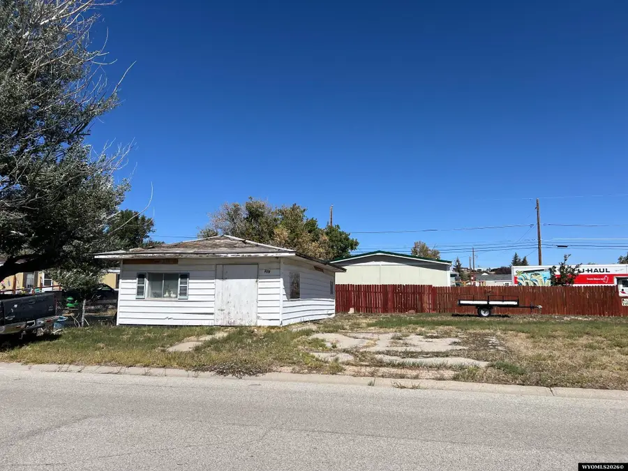 219 E Center Street, Rawlins, WY 82301 - #2