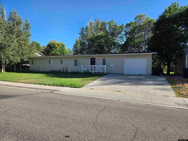 24 Valley Dr, Casper, WY 82604