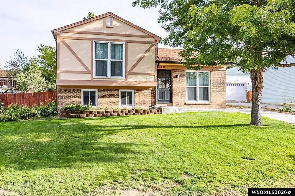 209 Taylor St, Rock Springs, WY 82901 - #1