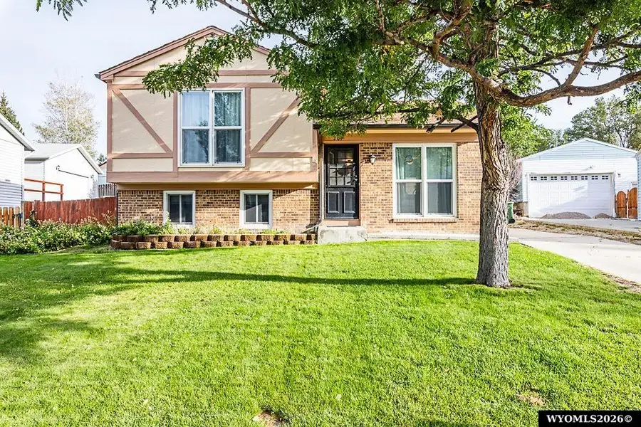 209 Taylor St, Rock Springs, WY 82901 - #2