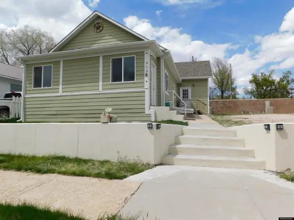 913 W Cedar St, Rawlins, WY 82301